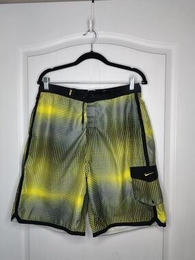 Nike Men’s Yellow and Black Graphic Board Shorts